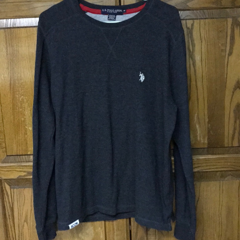 Men’s long sleeve shirt.